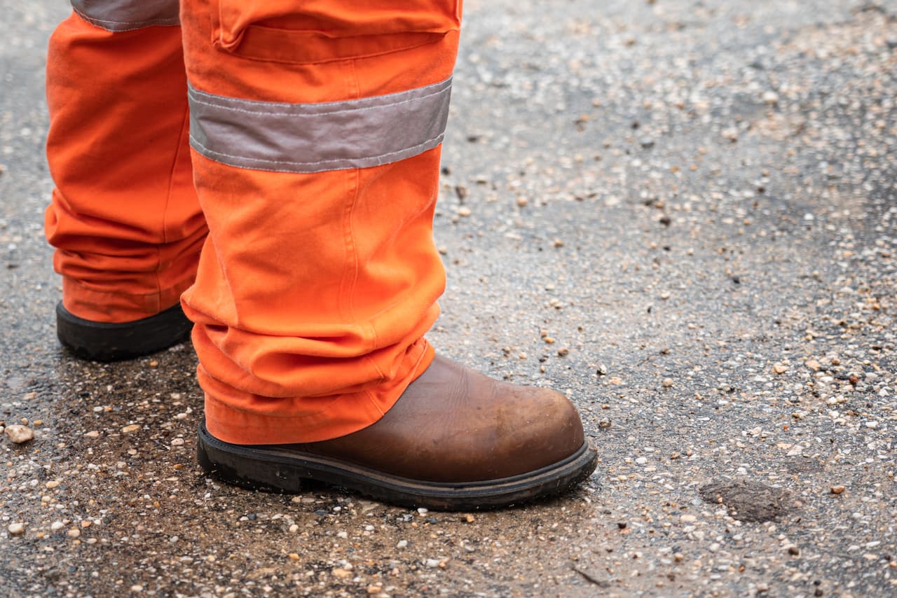 Botas de seguridad para trabajos eléctricos, compradas en Ferreterías Guevara