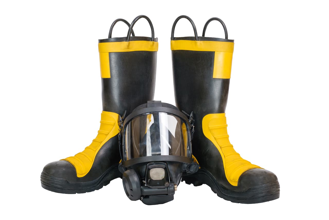 Botas y máscara de protección para trabajos de pintura, equipo de Ferreterías Guevara