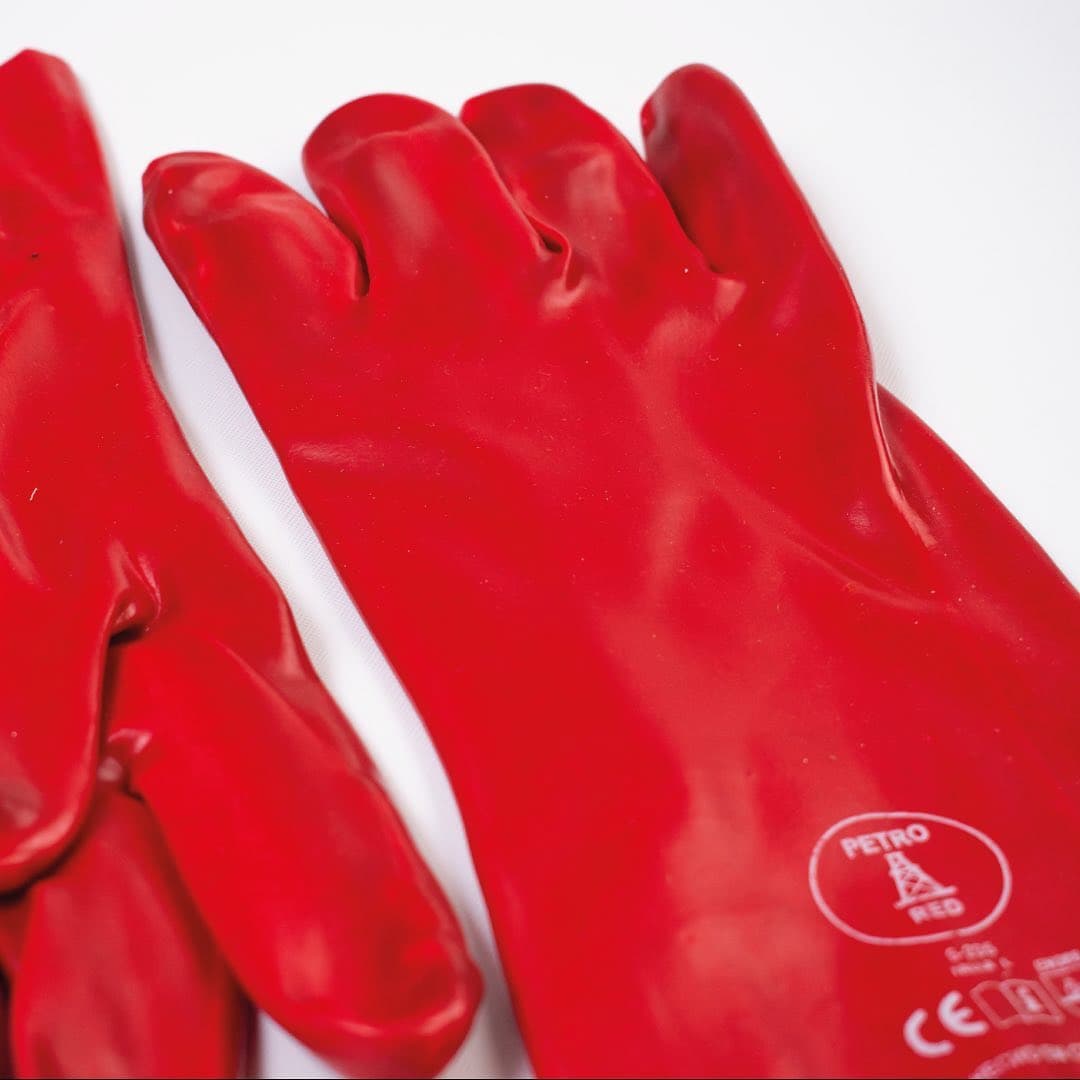 Guantes rojos de protección para trabajos de pintura, en Ferreterías Guevara